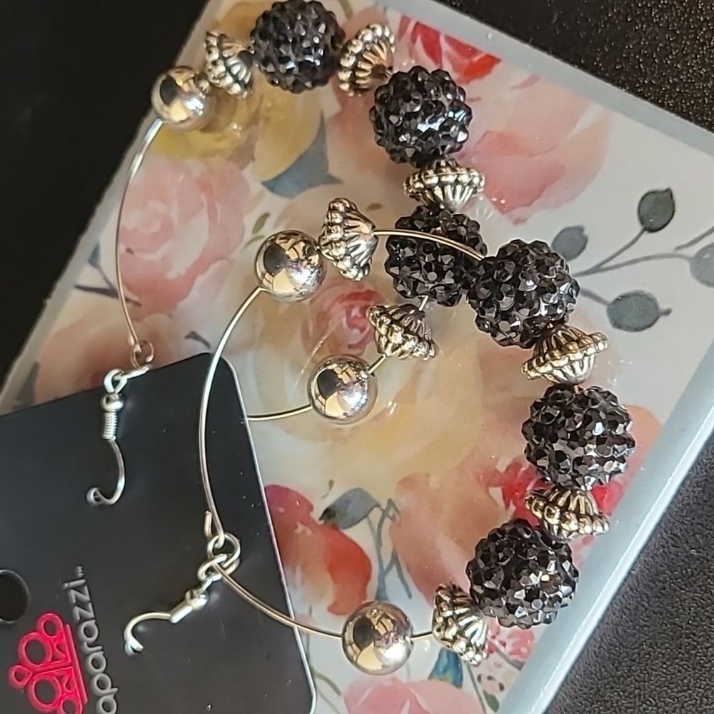 NWT dangle hoop earrings